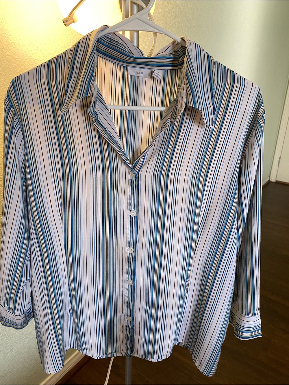 Apt. 9 woman  Button-Up Shirt in White and Blue